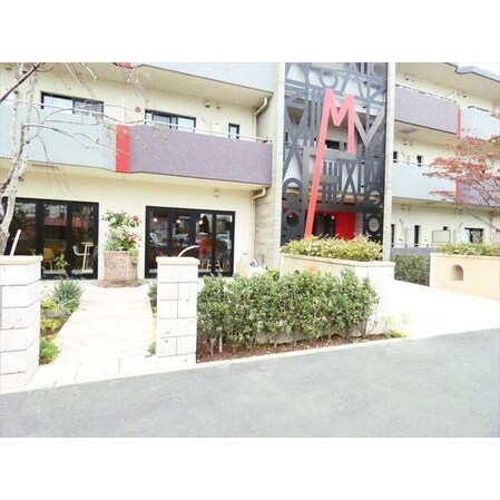 CRESCENT COURTの物件外観写真